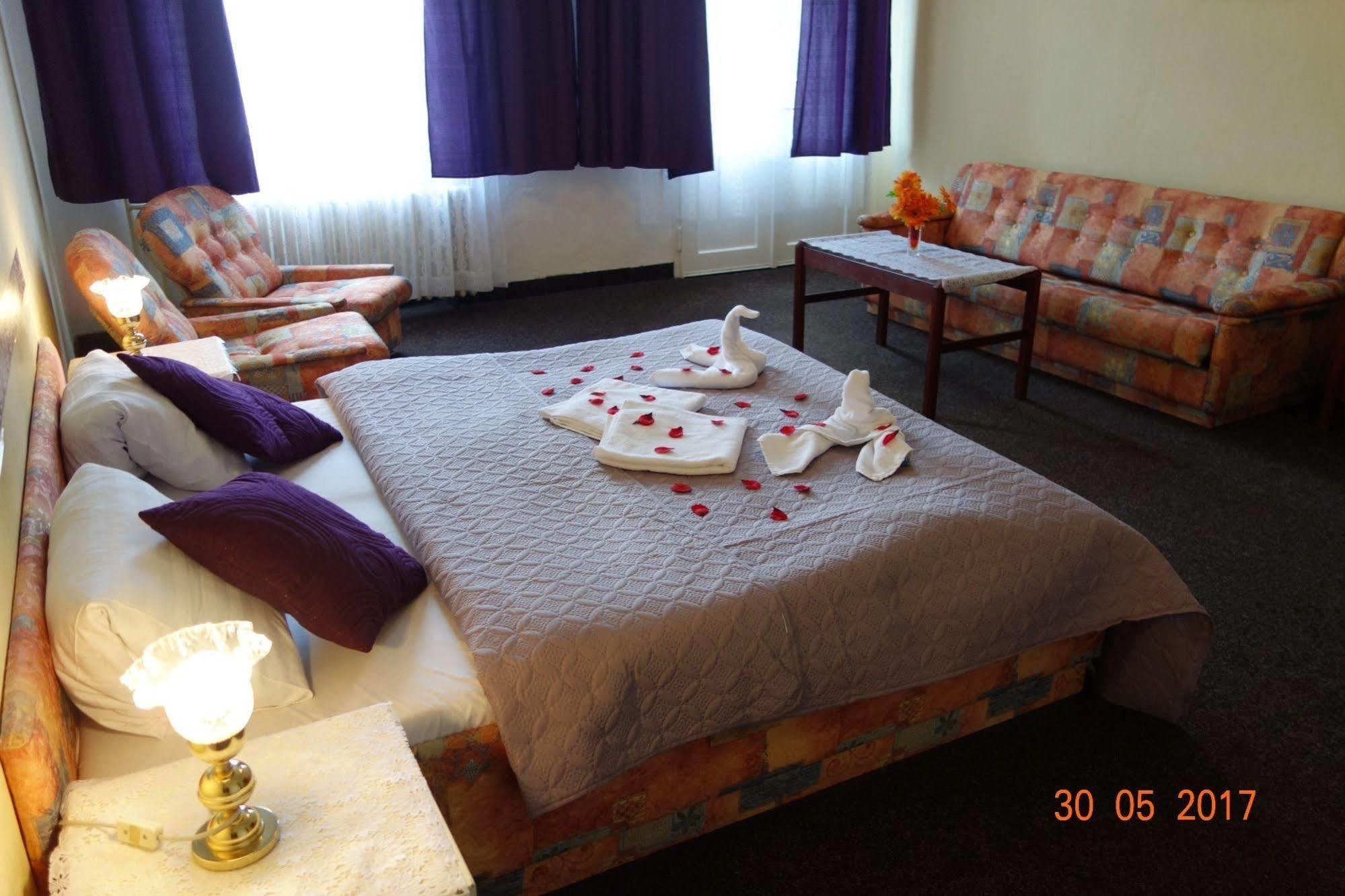 Wellness Hotel Hana Marianske Lazne Exterior photo